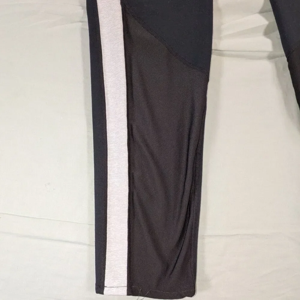 Under Armour HeatGear with Mesh Panel Detail Athletic Leggings Size Large Flaw